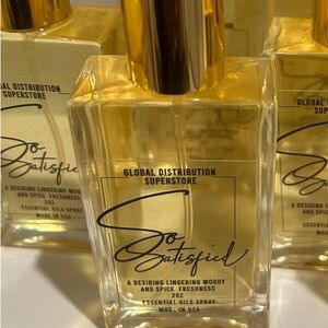 Oil Perfume Experience a long-lasting scent that keeps you fresh all day.